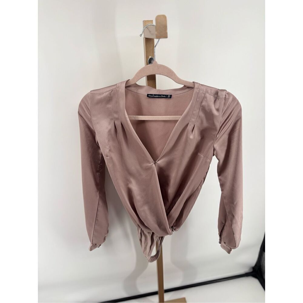 bercrombie & Fitch Satin Surplice Bodysuit Long Sleeve XS Mauve
